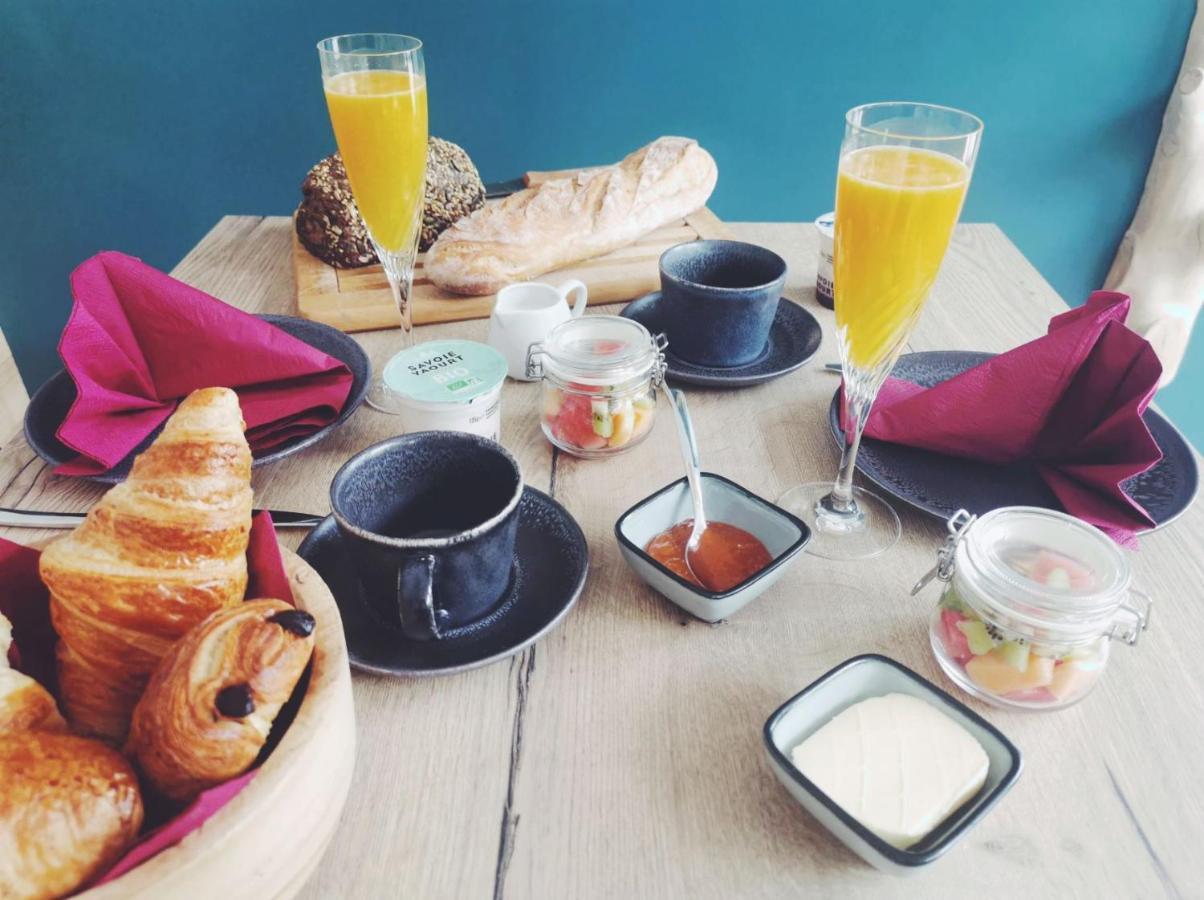 L'Etang De La Tourne Bed & Breakfast Les Marches Ngoại thất bức ảnh